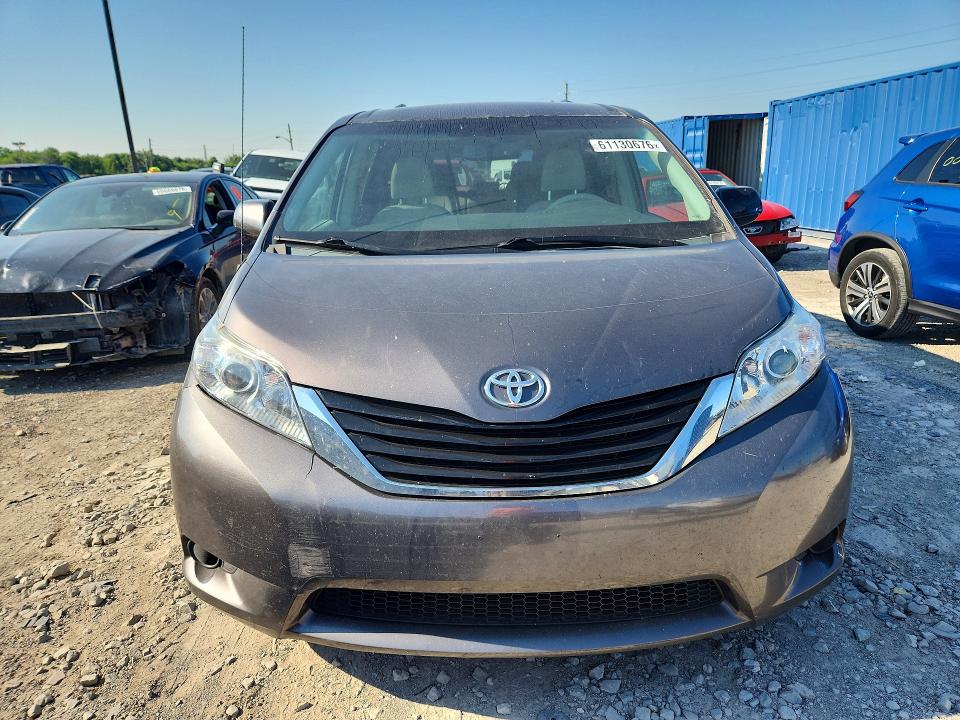 Photo 5 from auction – 2013 TOYOTA SIENNA with VIN 5TDKK3DC2DS292682