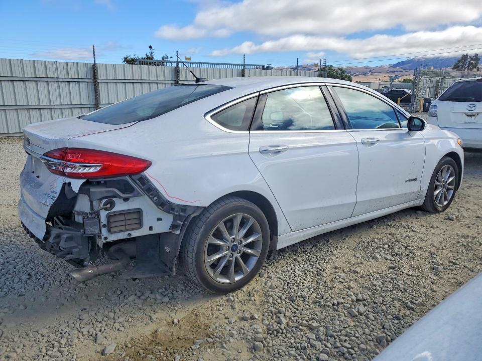 Photo 3 from auction – 2017 FORD FUSION with VIN 3FA6P0LU1HR408898