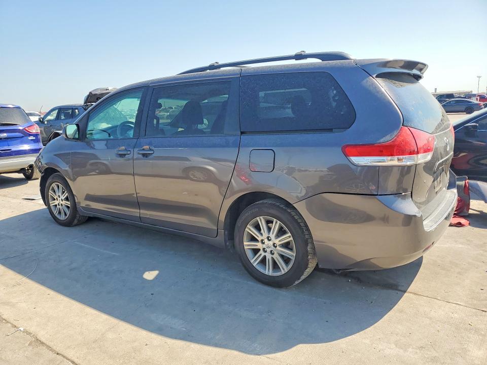 Photo 2 from auction – 2013 TOYOTA SIENNA with VIN 5TDJK3DC3DS062127