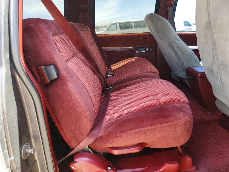 Photo 11 from auction – 1992 GMC SUBURBAN with VIN 1GKEC16K2NJ728713