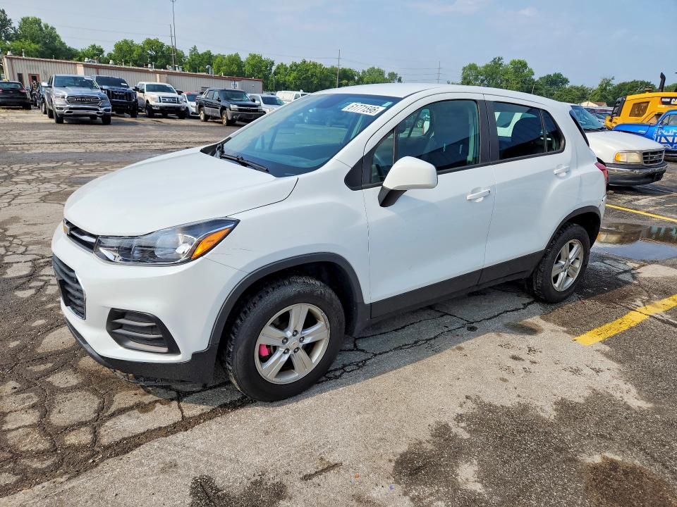 CHEVROLET TRAX 2018 with VIN KL7CJNSB0JB698828 - Photo from auction