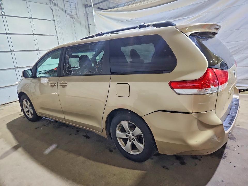Photo 2 from auction – 2013 TOYOTA SIENNA with VIN 5TDKK3DC8DS341352