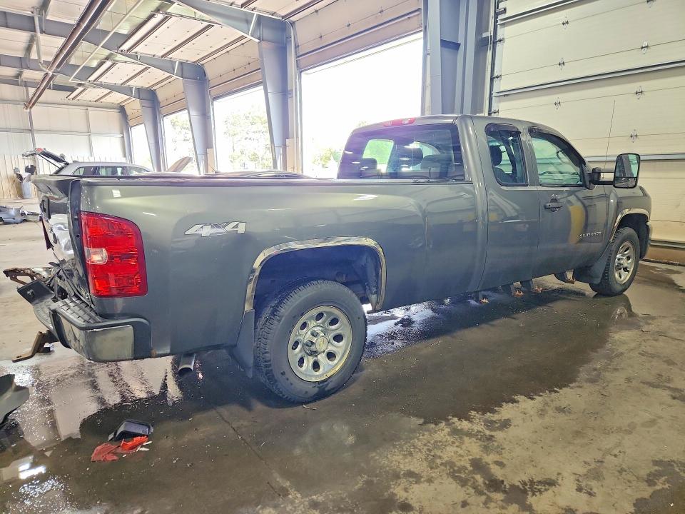 Photo 3 from auction – 2011 CHEVROLET SILVERADO with VIN 1GCRKRE04BZ359073