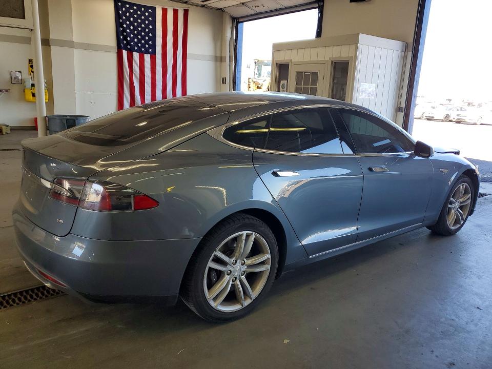 Photo 3 from auction – 2013 TESLA MODEL S with VIN 5YJSA1CN8DFP26294