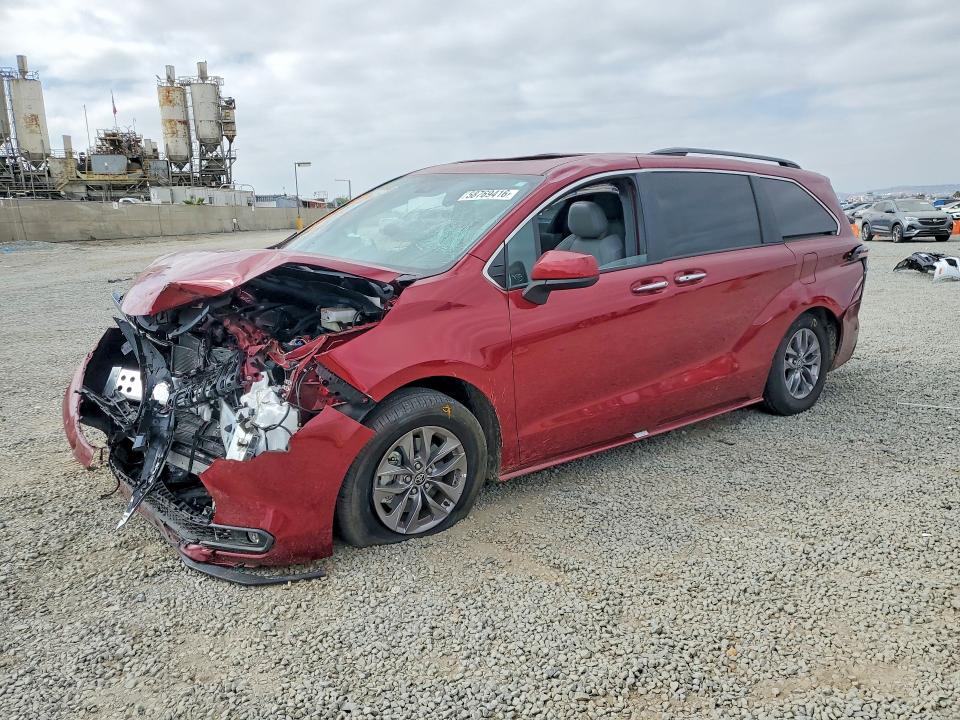 TOYOTA SIENNA 2026 with VIN 5TDYRKEC2TS308960 - Photo from auction