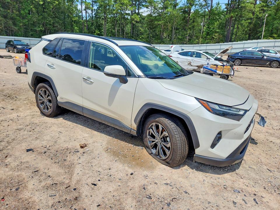 Photo 4 from auction – 2022 TOYOTA RAV4 with VIN JTMD6RFV1ND067231