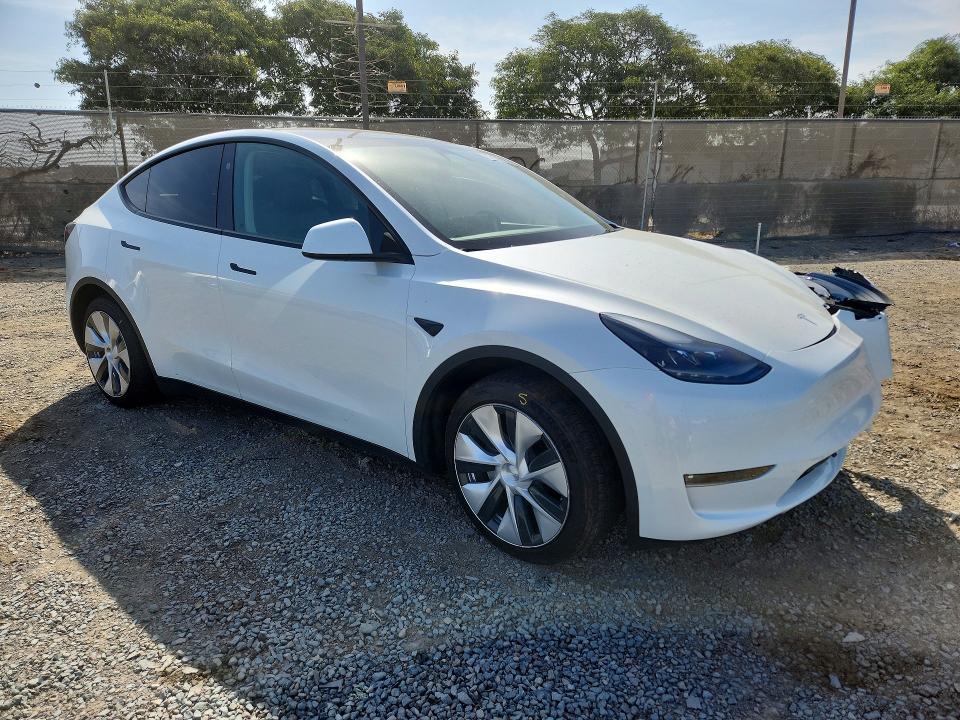 Photo 4 from auction – 2024 TESLA MODEL Y with VIN 7SAYGAEEXRF004602