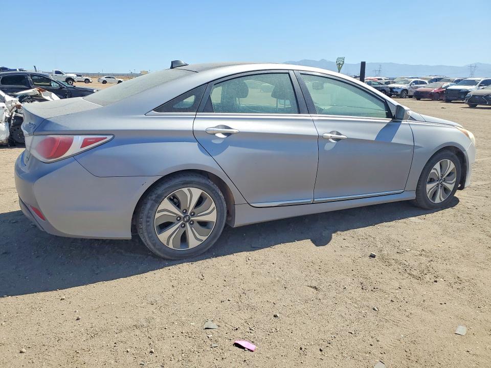 Photo 3 from auction – 2015 HYUNDAI SONATA HYBRID with VIN KMHEC4A40FA127657