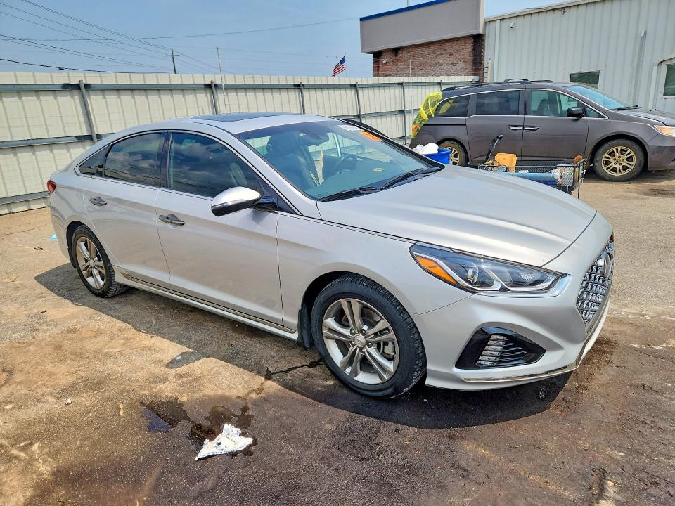 Photo 4 from auction – 2019 HYUNDAI SONATA with VIN 5NPE34AF1KH815515