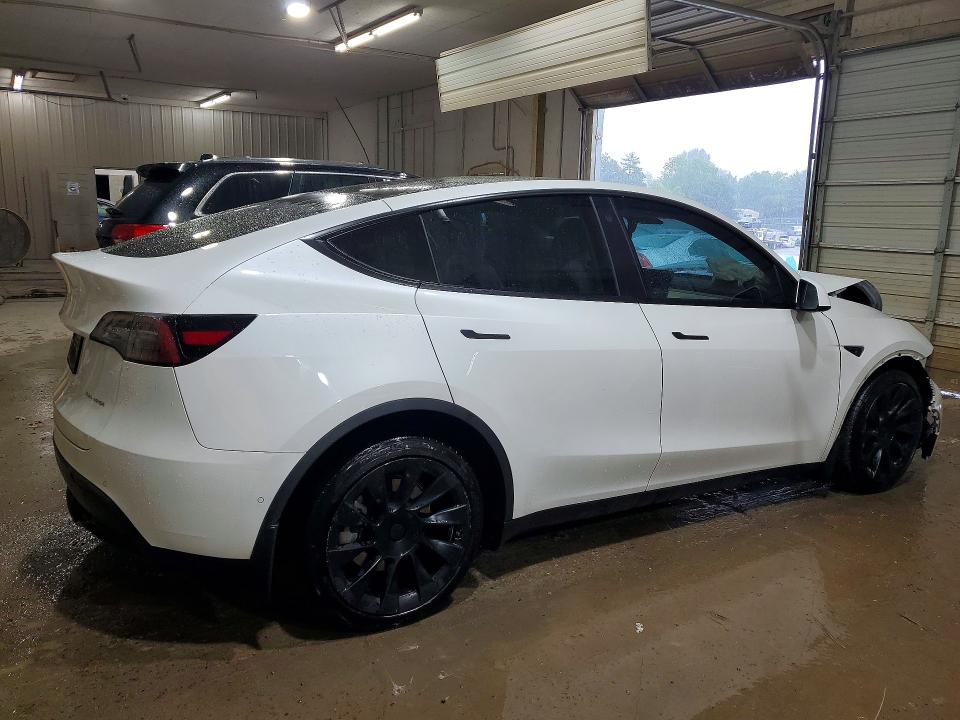 Photo 3 from auction – 2022 TESLA MODEL Y with VIN 7SAYGDEE2NF325853