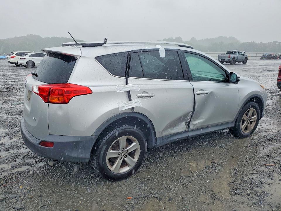 Photo 3 from auction – 2015 TOYOTA RAV4 with VIN 2T3WFREV2FW192043