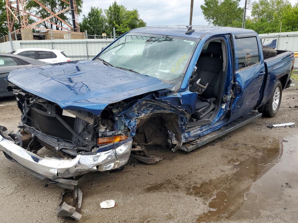 CHEVROLET SILVERADO 2018 with VIN 3GCUKREC6JG372992 - Photo from auction