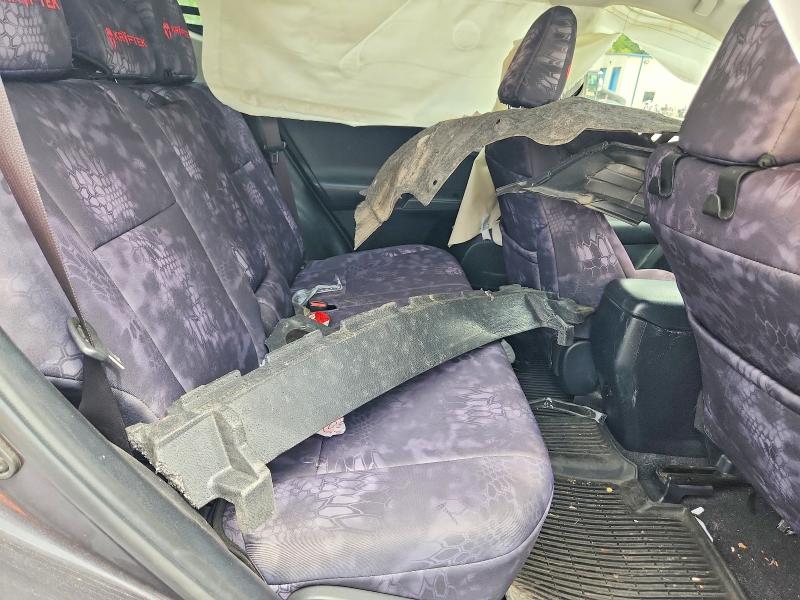Photo 11 from auction – 2018 TOYOTA RAV4 with VIN JTMRFREV6JJ742459