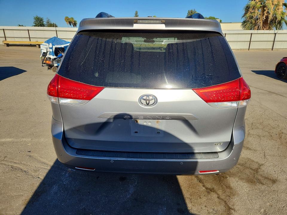 Photo 6 from auction – 2011 TOYOTA SIENNA with VIN 5TDYK3DC4BS062939