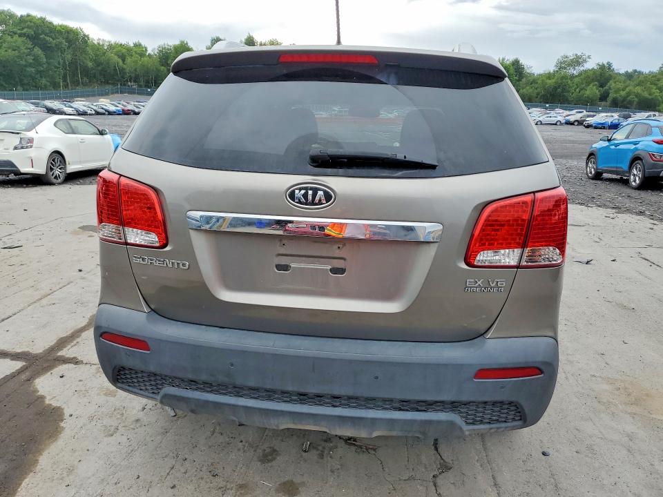 Photo 6 from auction – 2011 KIA SORENTO with VIN 5XYKU4A20BG043125