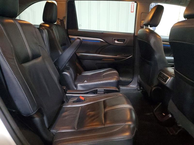 Photo 11 from auction – 2018 TOYOTA HIGHLANDER with VIN 5TDJZRFH0JS802882
