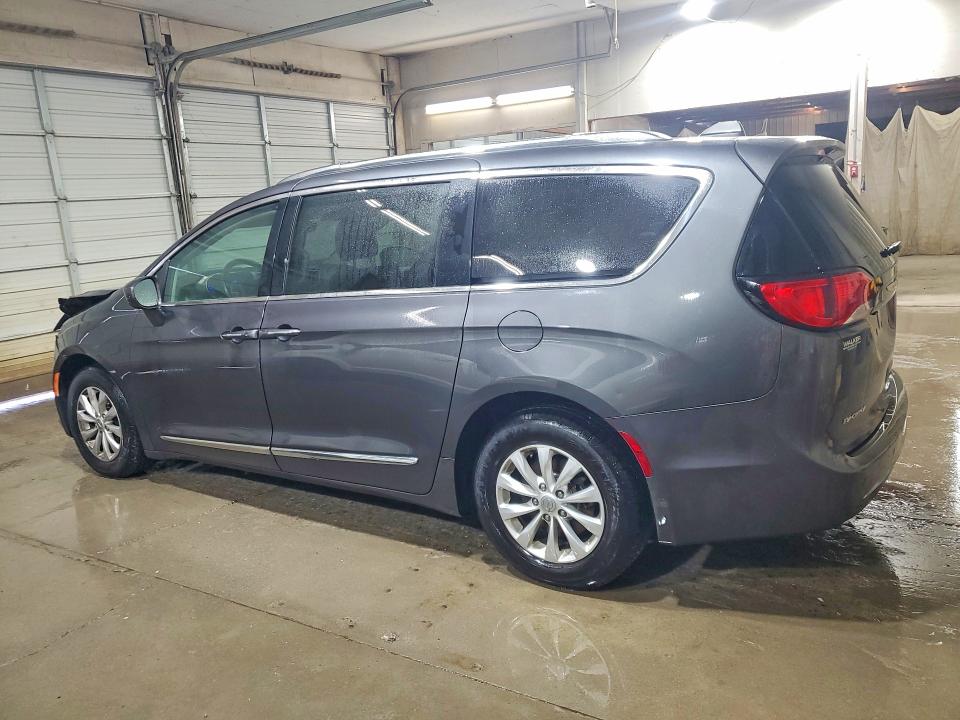 Photo 2 from auction – 2019 CHRYSLER PACIFICA with VIN 2C4RC1BG8KR554295