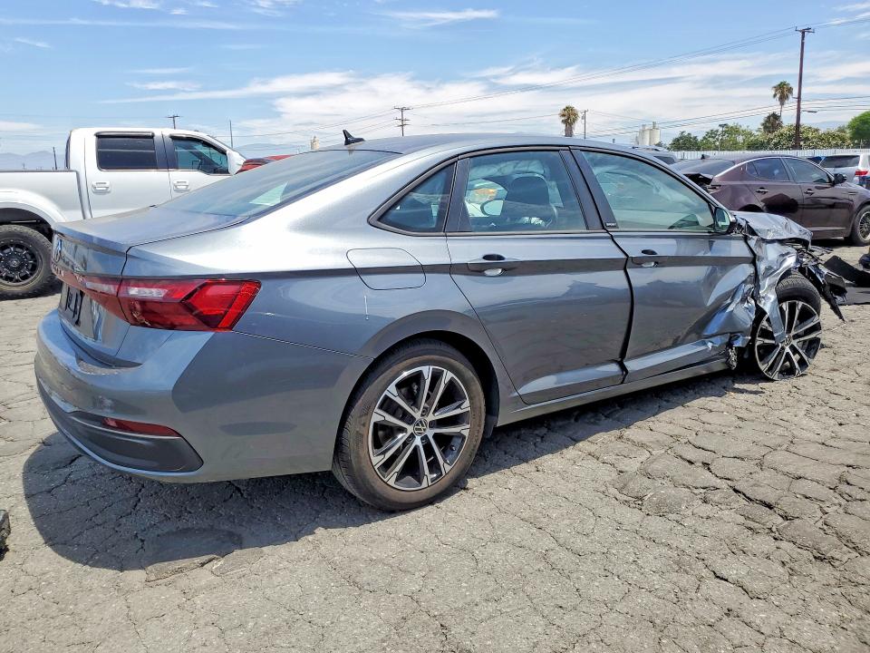 Снимка 3 от търг – 2025 VOLKSWAGEN JETTA с VIN 3VWBX7BU9SM074236
