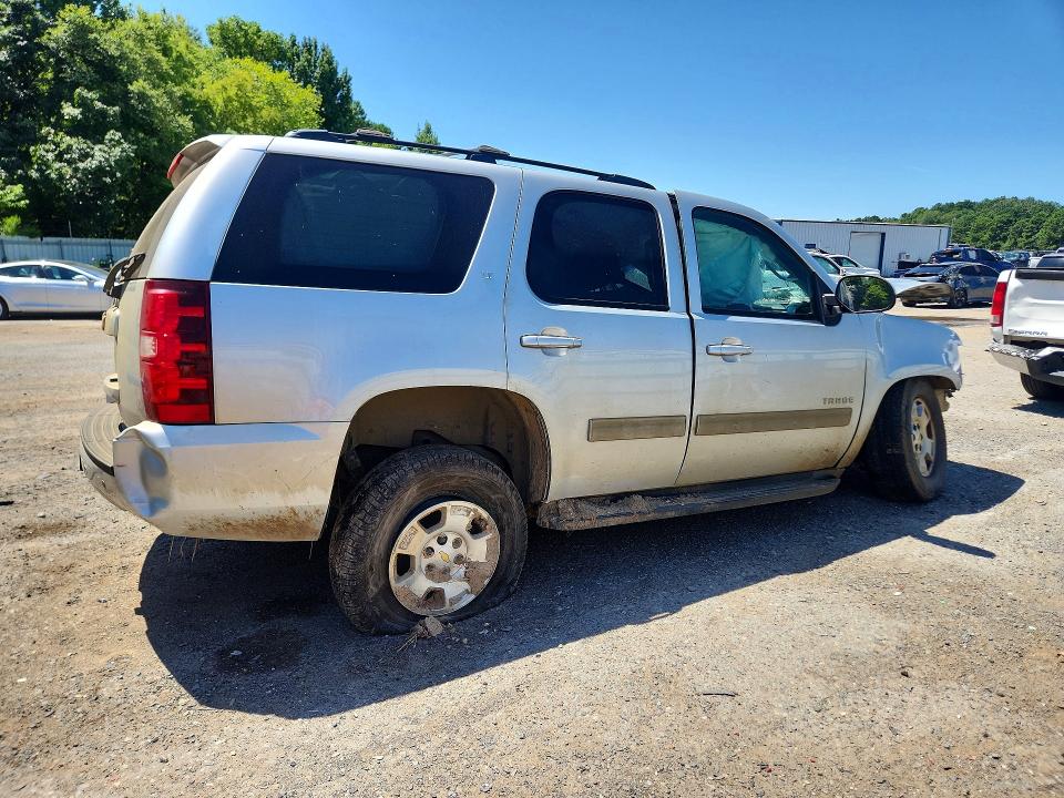 Photo 3 from auction – 2013 CHEVROLET TAHOE with VIN 1GNSCBE01DR299012