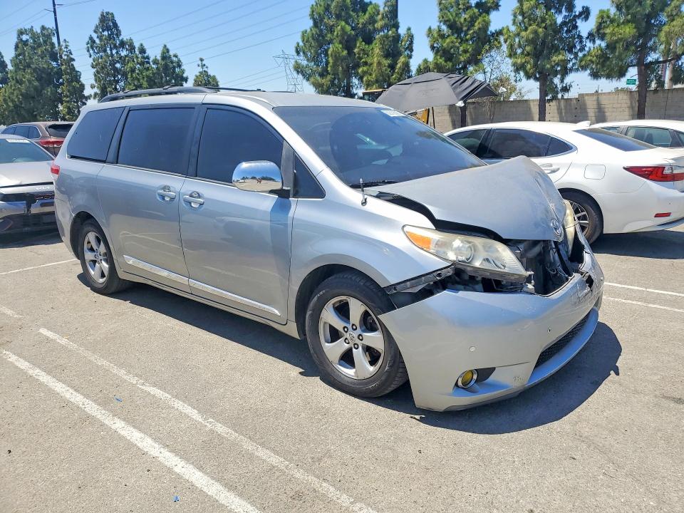 Photo 4 from auction – 2011 TOYOTA SIENNA with VIN 5TDKK3DC0BS127100