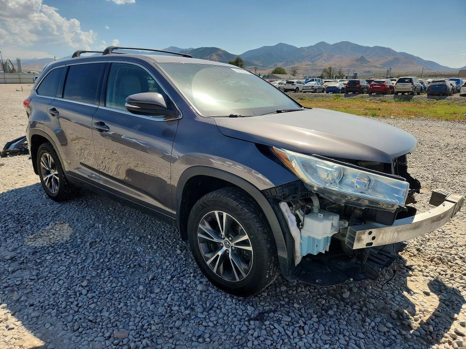Photo 4 from auction – 2018 TOYOTA HIGHLANDER with VIN 5TDBZRFH3JS499343