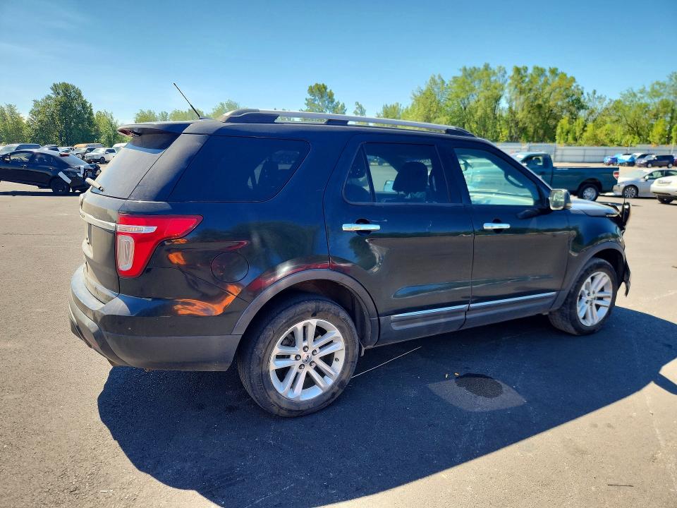 Photo 3 from auction – 2011 FORD EXPLORER with VIN 1FMHK8D89BGA43947