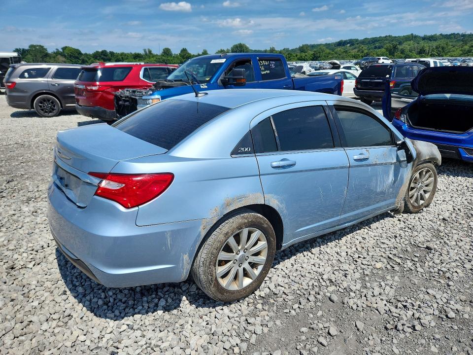 Photo 3 from auction – 2013 CHRYSLER 200 with VIN 1C3CCBBB2DN543166
