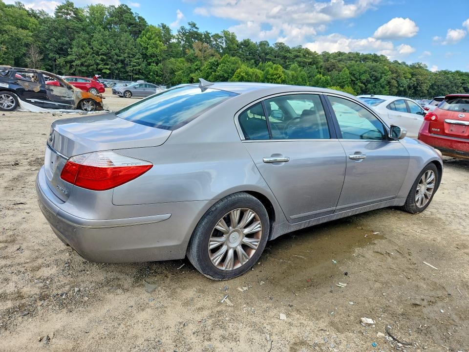 Photo 3 from auction – 2009 HYUNDAI GENESIS with VIN KMHGC46E59U024232