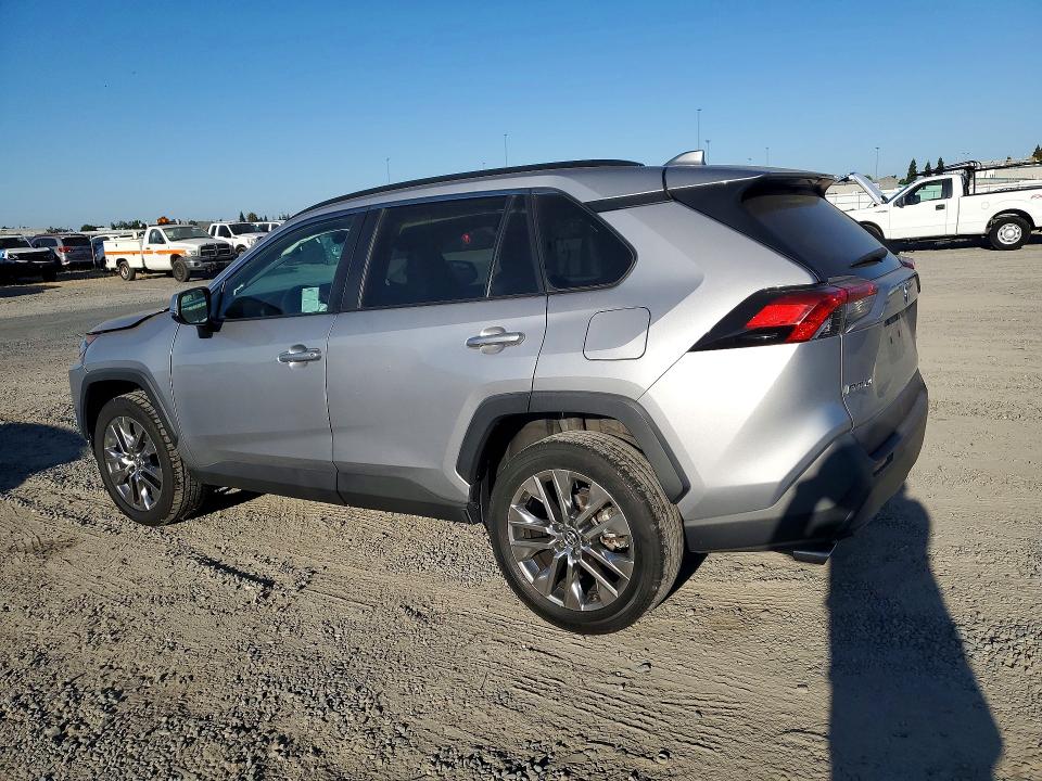 Photo 2 from auction – 2019 TOYOTA RAV4 with VIN 2T3C1RFV7KC020327
