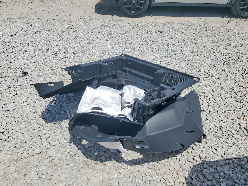 Photo 13 from auction – 2019 CHEVROLET EQUINOX with VIN 2GNAXKEV4K6141672