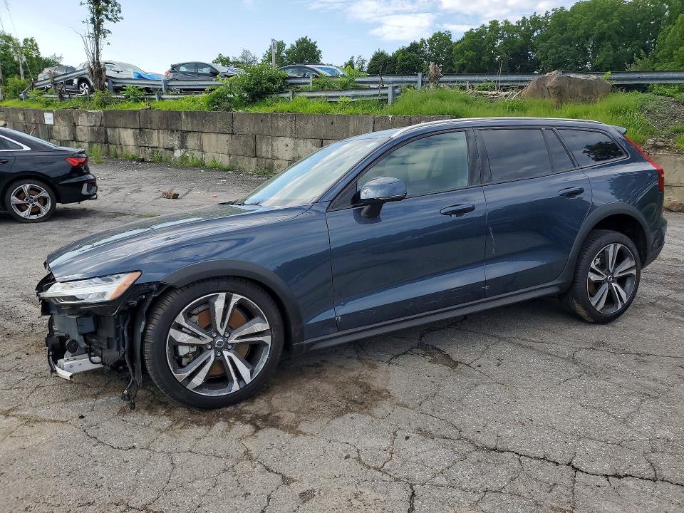 2025 VOLVO V60 CROSS COUNTRY