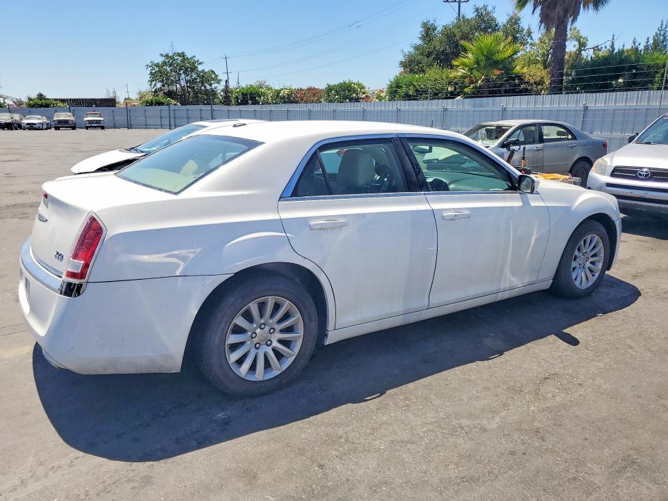 Photo 3 from auction – 2014 CHRYSLER 300 with VIN 2C3CCAAG1EH375344