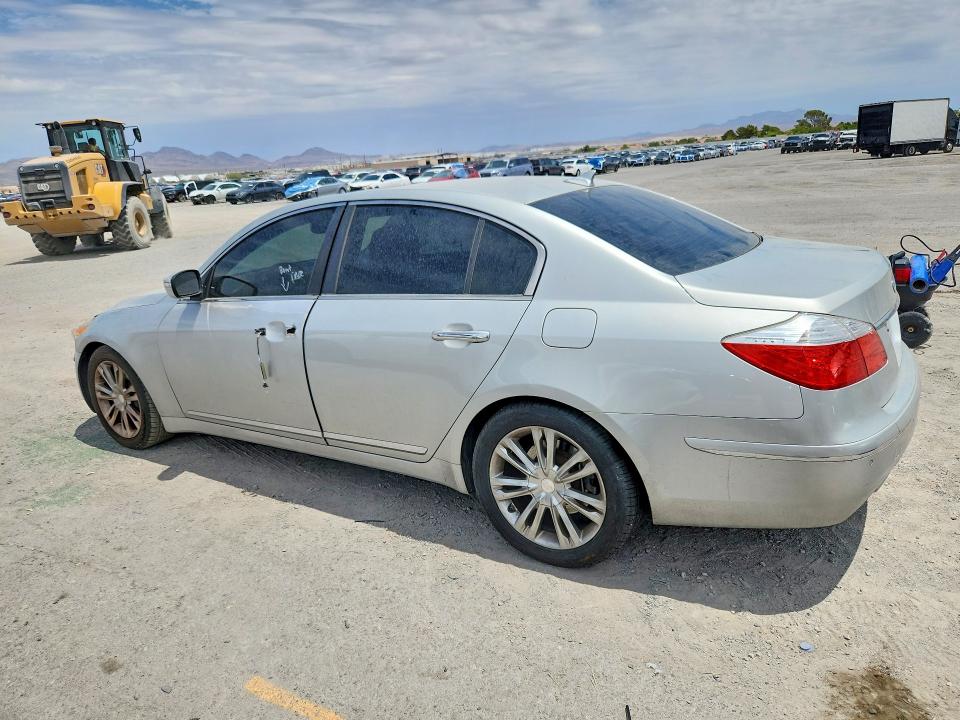 Photo 2 from auction – 2011 HYUNDAI GENESIS with VIN KMHGC4DF7BU127301