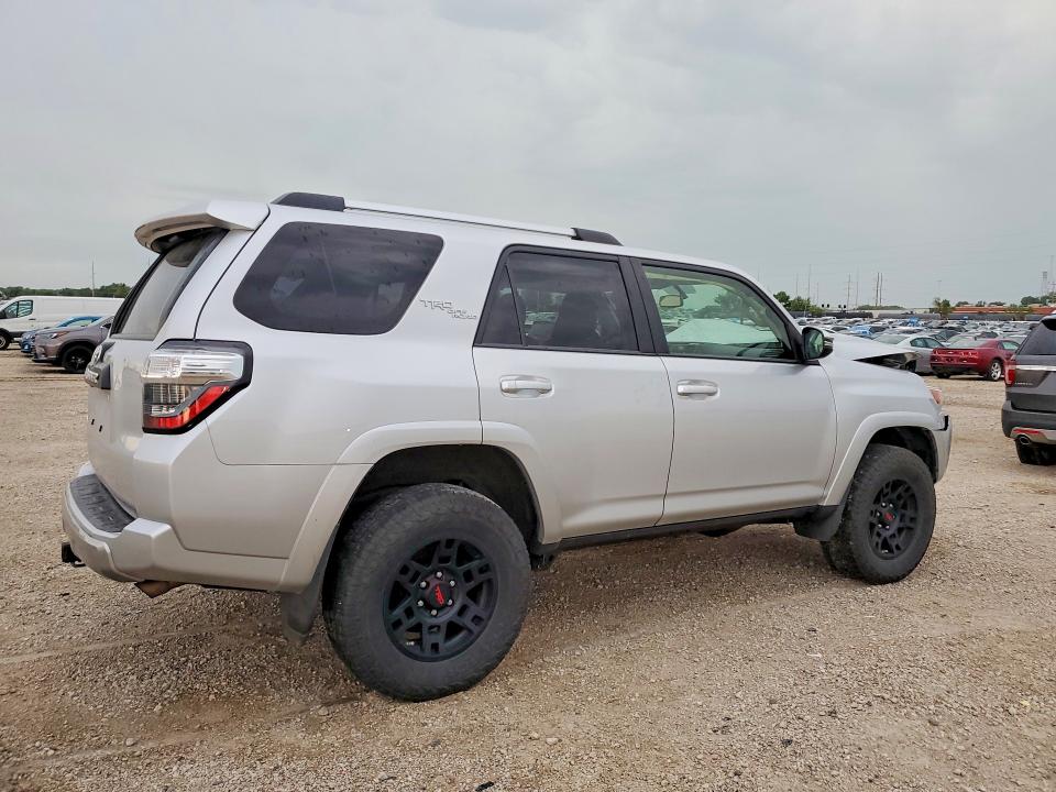 Photo 3 from auction – 2017 TOYOTA 4RUNNER with VIN JTEBU5JR9H5417148