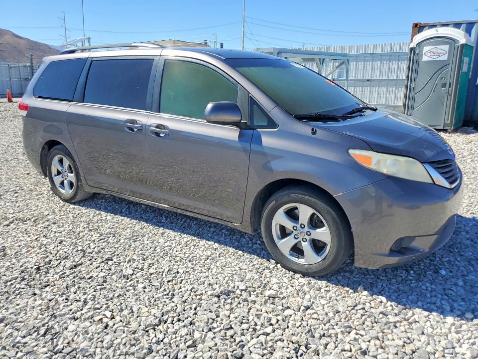 Photo 4 from auction – 2011 TOYOTA SIENNA with VIN 5TDKK3DC5BS087743