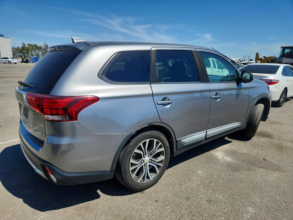 Photo 3 from auction – 2017 MITSUBISHI OUTLANDER with VIN JA4AD2A39HZ040740