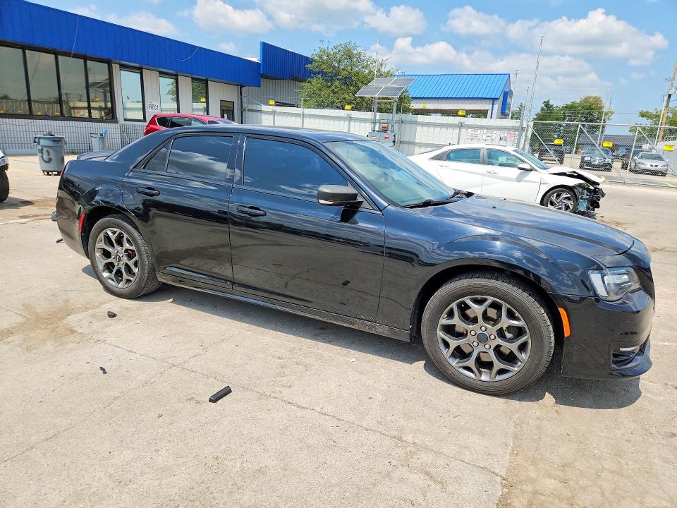 Photo 4 from auction – 2017 CHRYSLER 300 with VIN 2C3CCAGG3HH651311