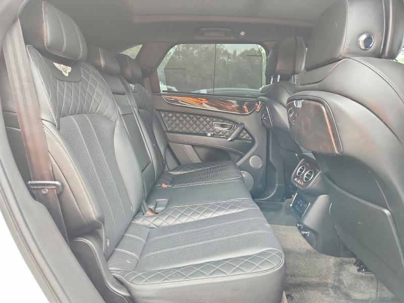 Photo 11 from auction – 2017 BENTLEY BENTAYGA with VIN SJAAC2ZV7HC012602