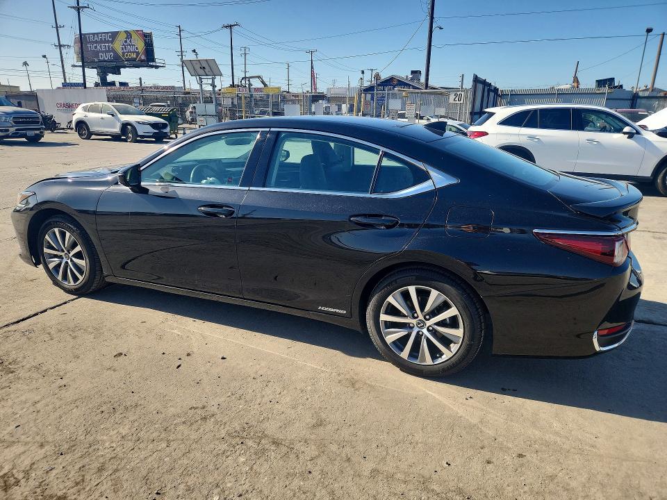 Photo 2 from auction – 2019 LEXUS ES with VIN 58AB21B16KU003872
