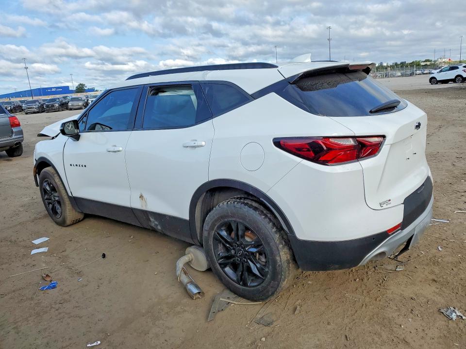 Photo 2 from auction – 2021 CHEVROLET BLAZER with VIN 3GNKBCRS8MS551033