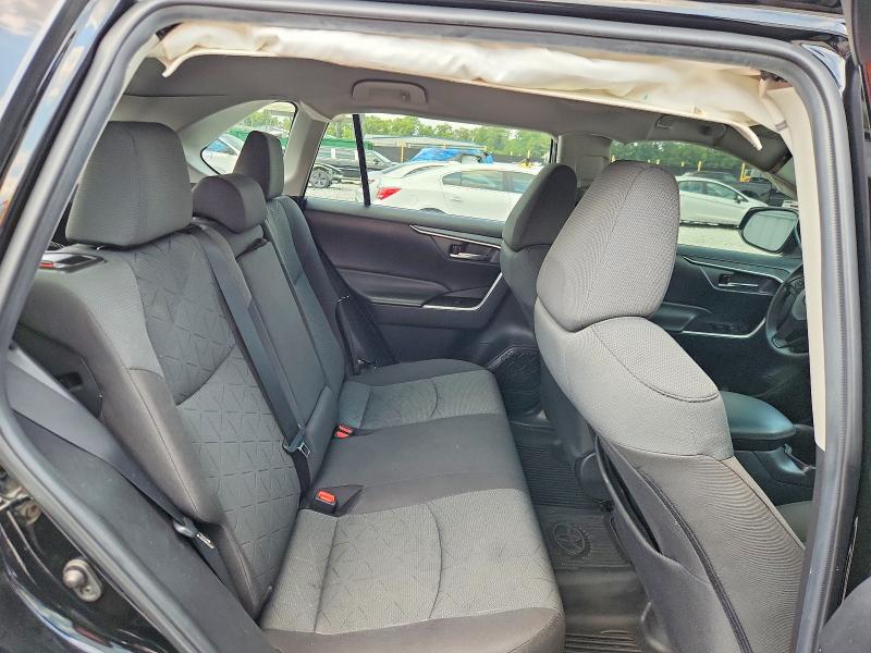 Photo 10 from auction – 2022 TOYOTA RAV4 with VIN 2T3W1RFV9NW197770