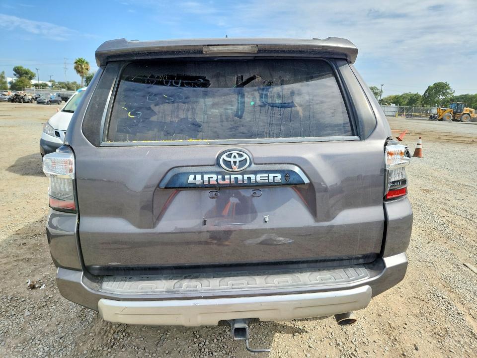 Photo 6 from auction – 2020 TOYOTA 4RUNNER with VIN JTEBU5JR2L5797426
