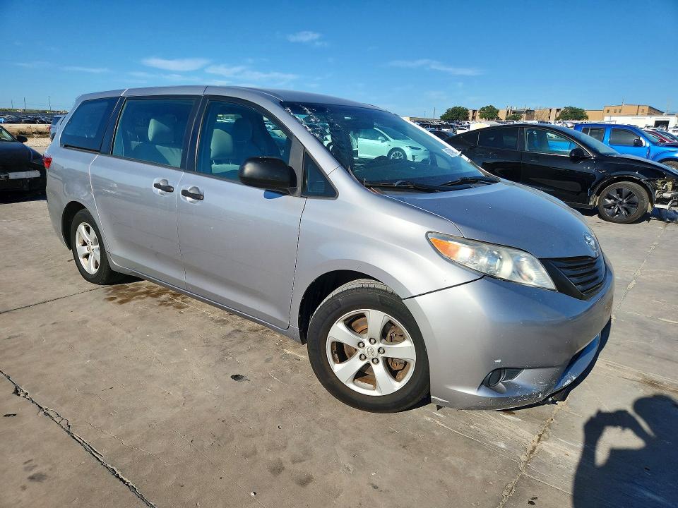 Photo 4 from auction – 2017 TOYOTA SIENNA with VIN 5TDZZ3DC5HS885386