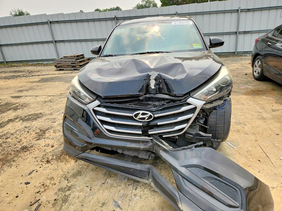 Photo 5 from auction – 2017 HYUNDAI TUCSON with VIN KM8J23A45HU570562