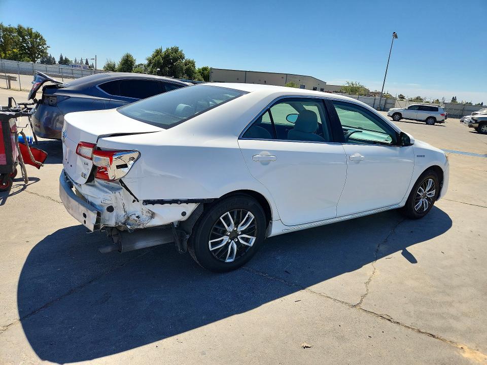 Photo 3 from auction – 2014 TOYOTA CAMRY with VIN 4T1BD1FK7EU103374