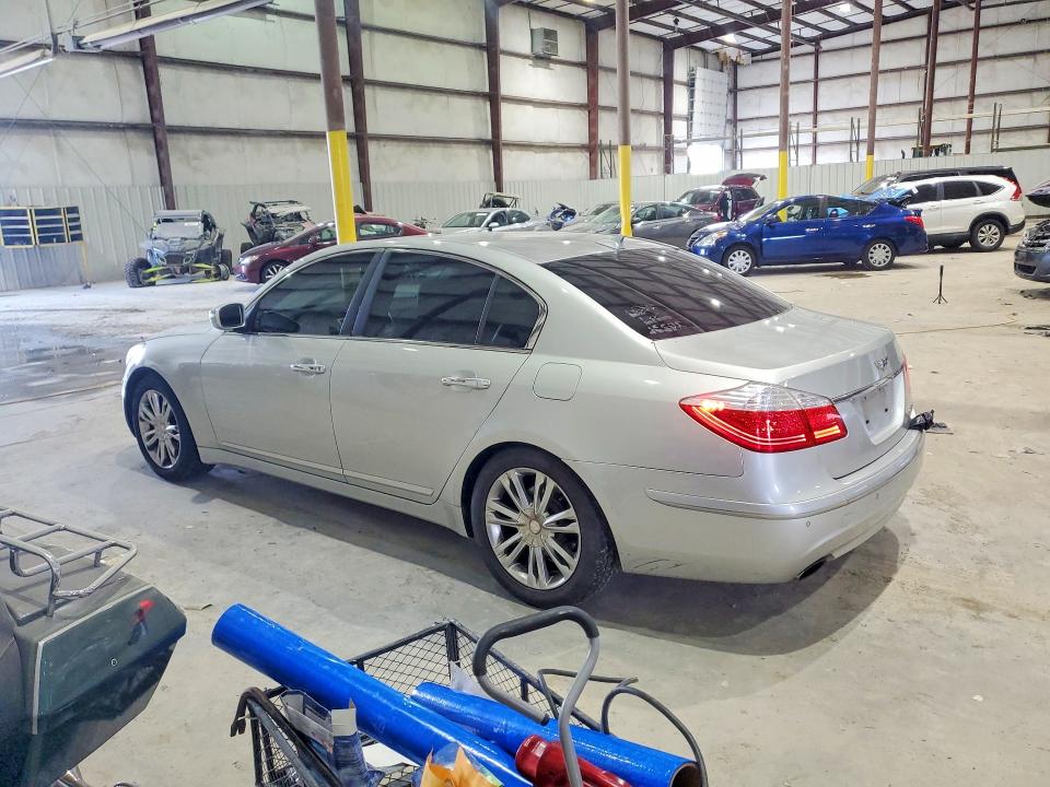 Photo 2 from auction – 2010 HYUNDAI GENESIS with VIN KMHGC4DE8AU093987