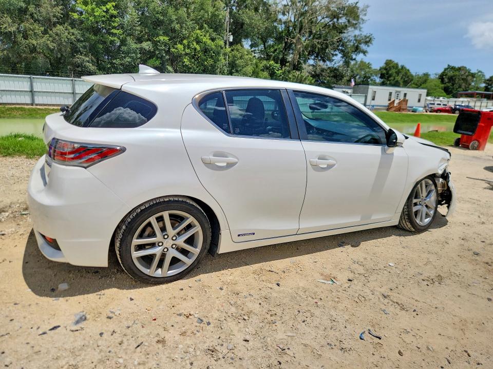 Photo 3 from auction – 2015 LEXUS CT with VIN JTHKD5BH1F2219736