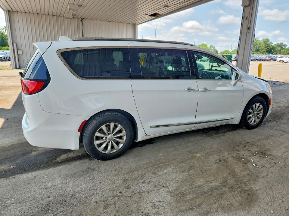 Photo 3 from auction – 2019 CHRYSLER PACIFICA with VIN 2C4RC1BG2KR685528