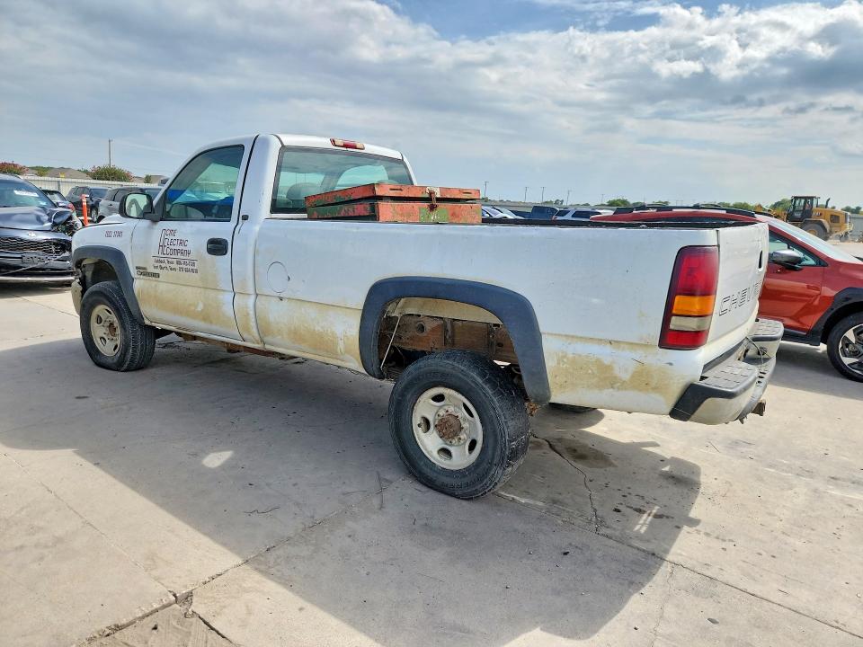 Photo 2 from auction – 2002 CHEVROLET SILVERADO with VIN 1GCHC24102E198867