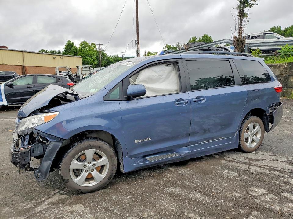 TOYOTA SIENNA 2016 with VIN 5TDKK3DC7GS765402 - Photo from auction